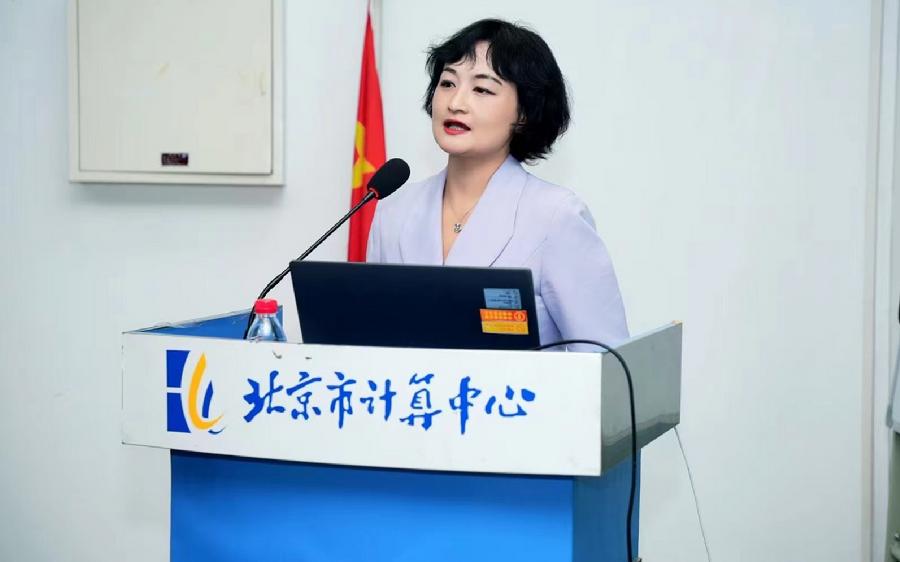 图4 刘彤董事长做主题报告