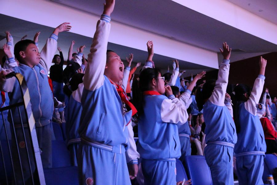 学生积极参与问答环节