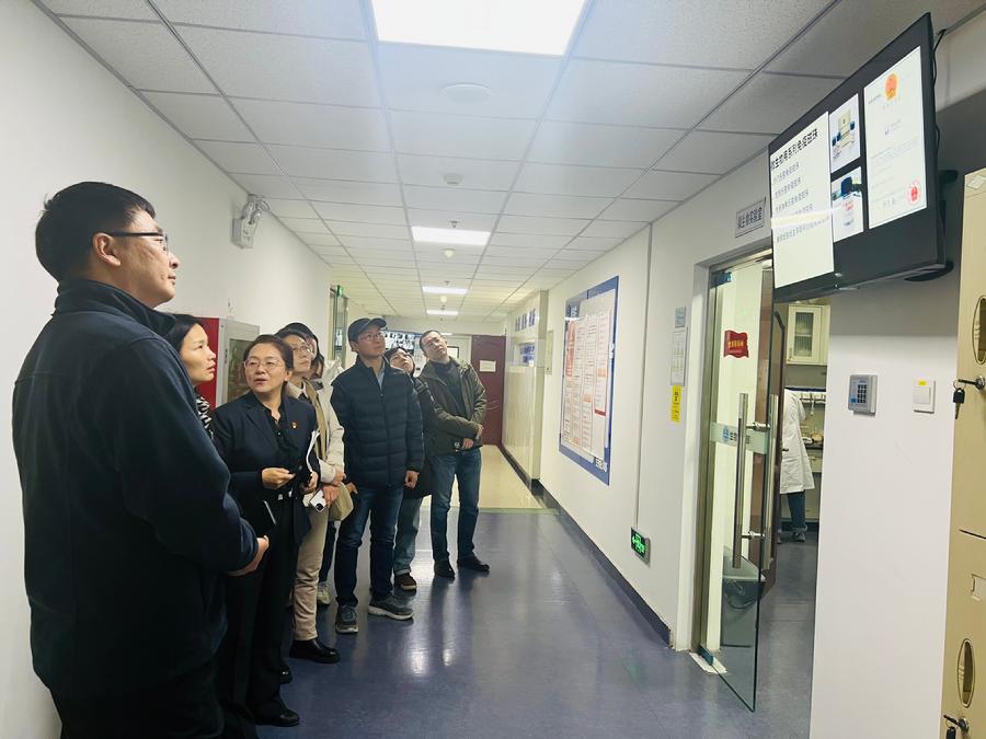 杜美红同志介绍微生物平台相关科研与服务工作