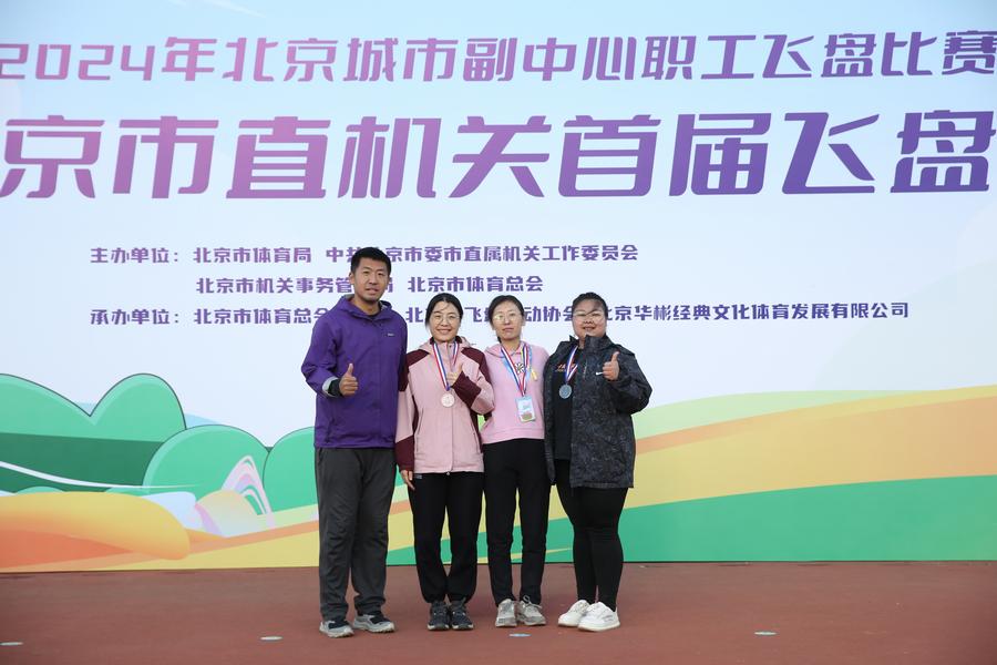 和莉颖、马巧云分别荣获女子组比赛第二名和第三名