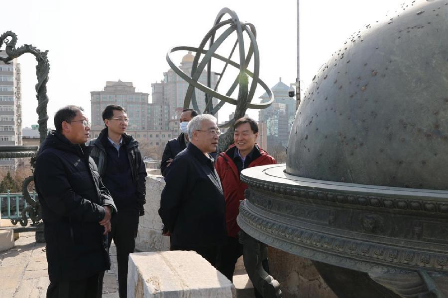 参观古代天文仪器