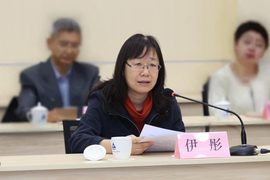 全国人大代表、北京市人大代表、院创新发展战略研究所所长、院党外知识分子联谊会会长伊彤传达十四届全国人大三次会议精神、传达2025年政府工作报告和相关重要文件精神