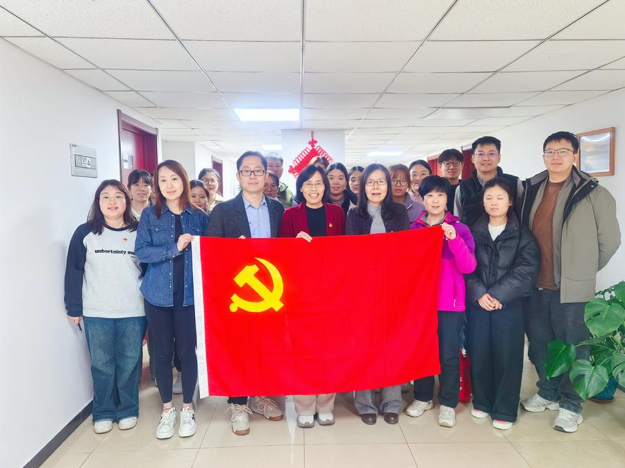 动物中心党支部和首都医科大学附属儿童医院感染学科党支部合影