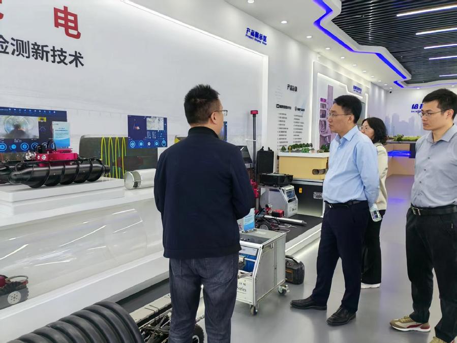 参观武汉中仪物联技术股份有限公司产品展厅