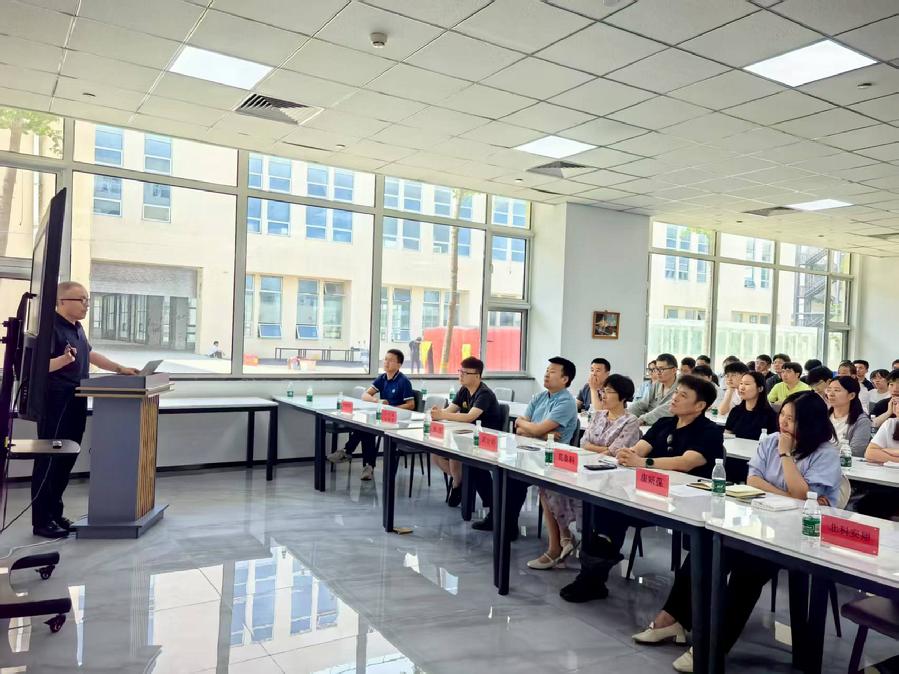 北京永安京诚消防培训的吴雄威主任讲解安全生产的重要性以及应急常识