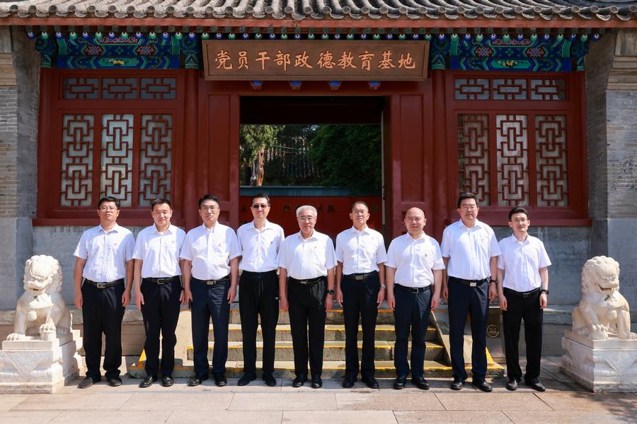 院领导班子集体合影