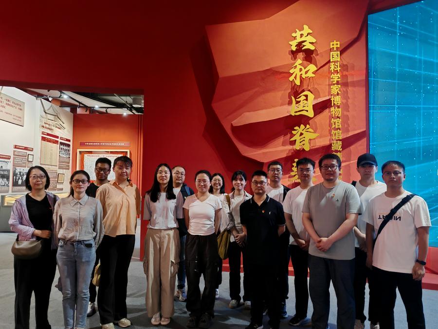 各支部党员开展集中学习、主题党日活动