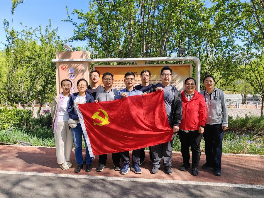 各支部党员开展集中学习、主题党日活动