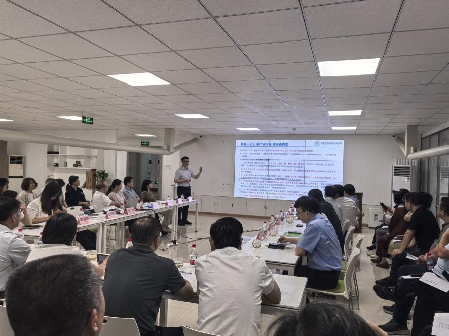 调研座谈现场1
