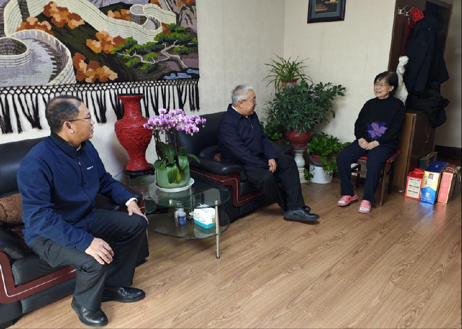 院领导走访慰问退休老领导